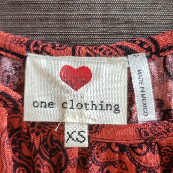 Cold Shoulder Shirt - Picture 4 of 6